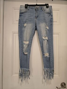 Frayed Hem Distressed Ankle Jeans in Light Blue - Brand Unspecified